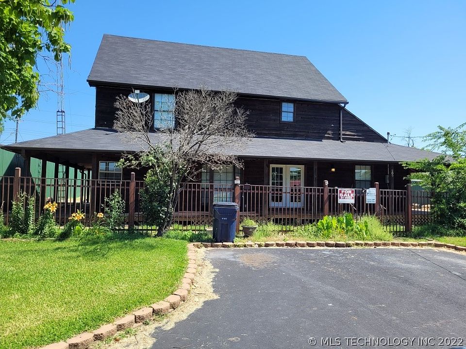 1st image of 209 Roberts St
