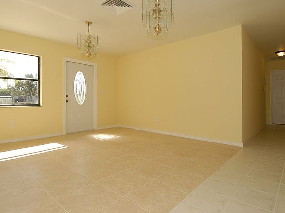 Foyer/Family Room