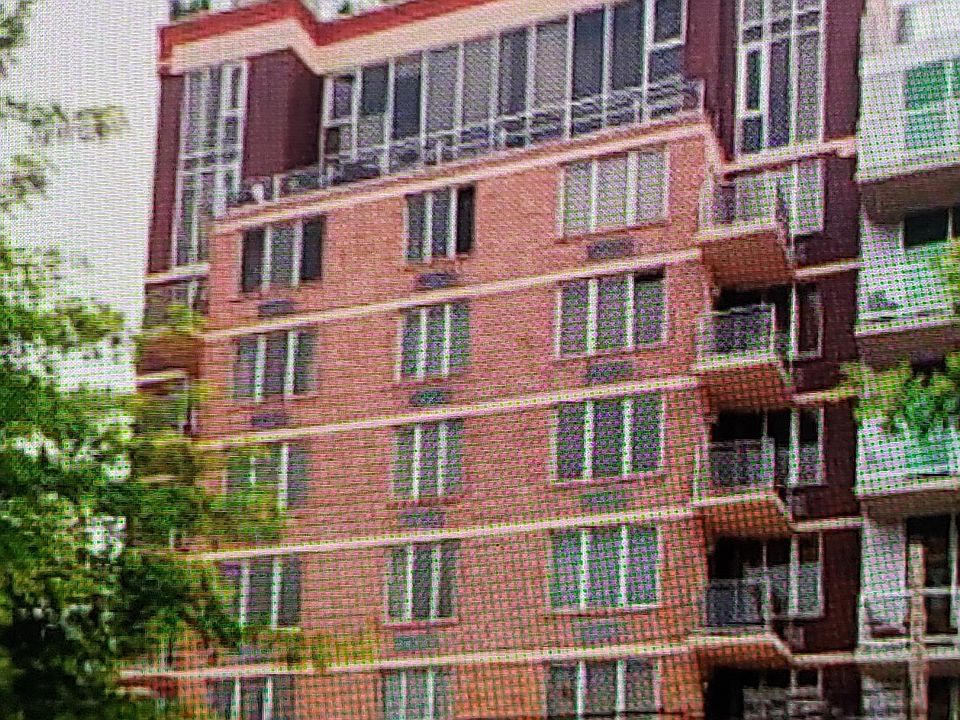 1st image of 390 Kings Hwy #4
