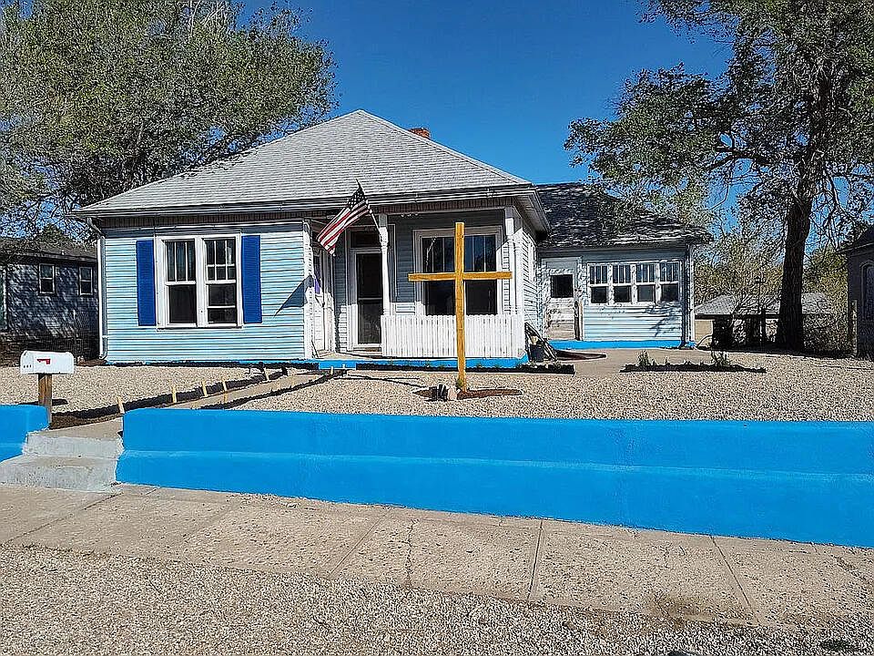 1st image of 412 Pinon St