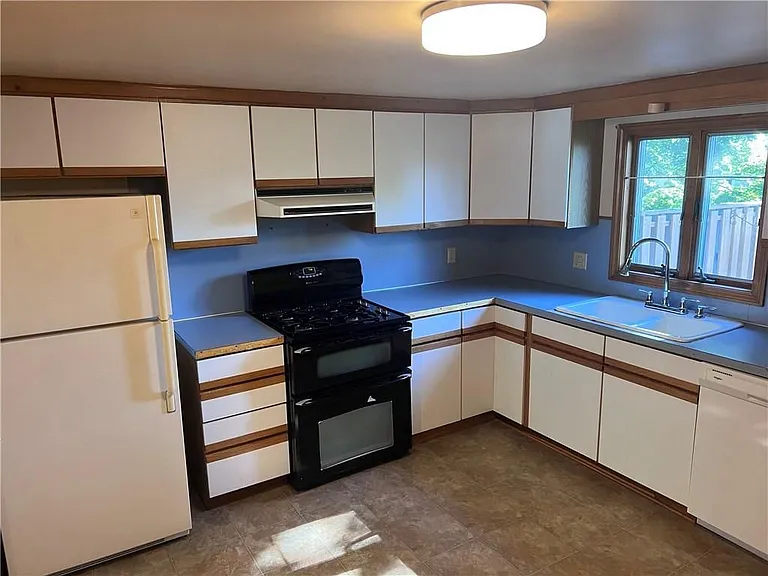 80 Ballston Ave — Photo 4