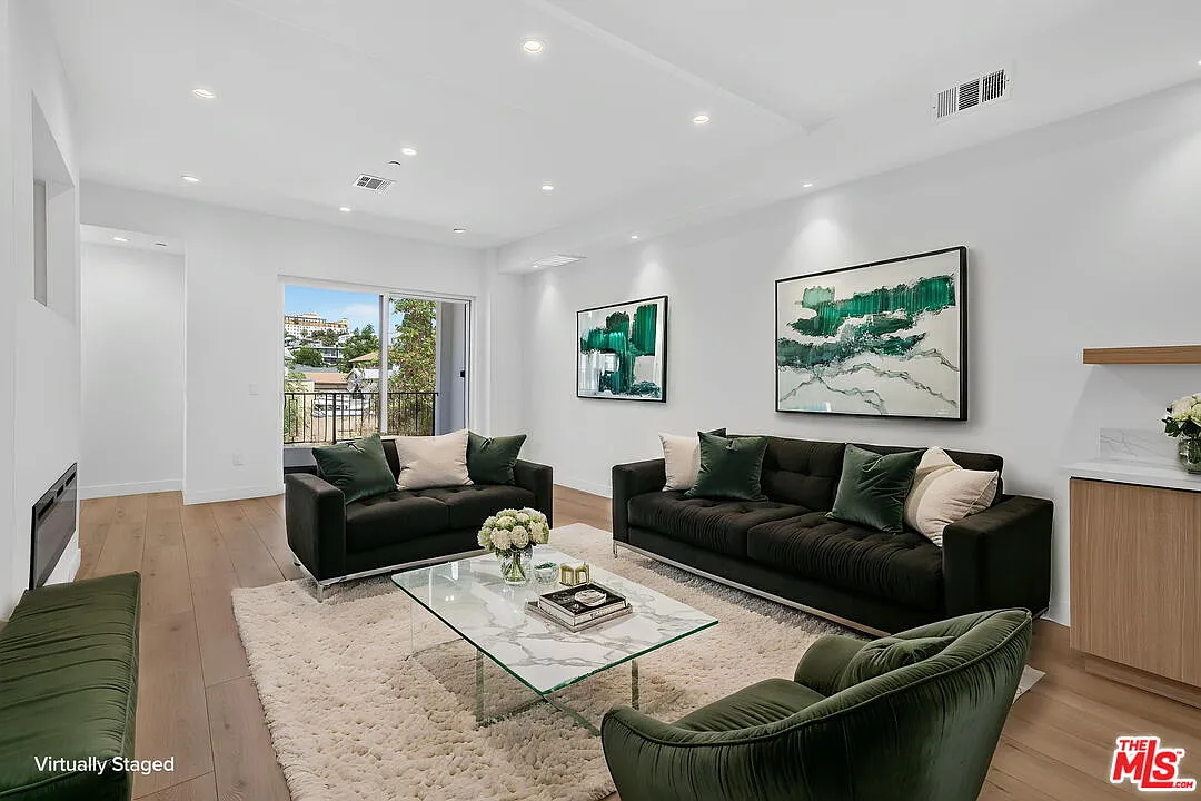 4 bed, 4.5 bath, 2000 sqft, $5,362 — Photo 2