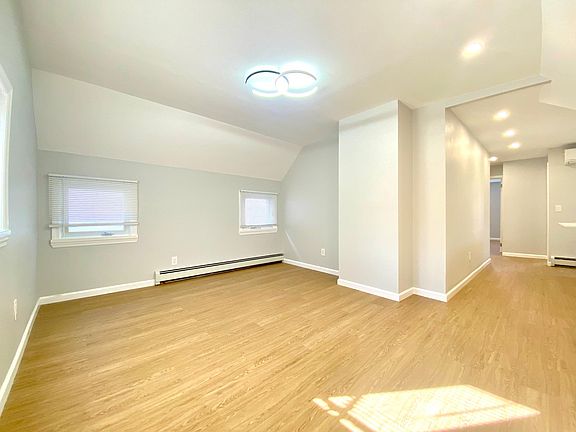 4th image of 13 Hylan Blvd #2F