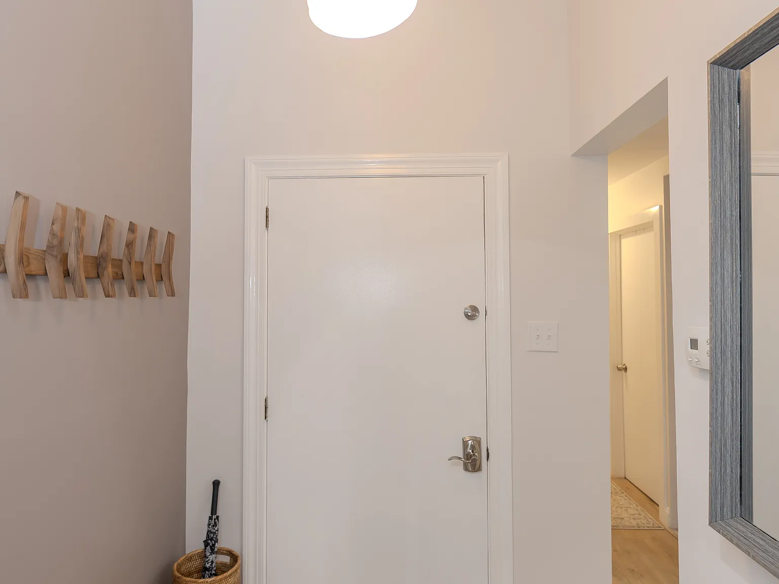 2 bed, 850 sqft, $3,300 — Photo 3