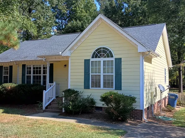 2104 Colorwood Ct, Fuquay Varina, NC 27526