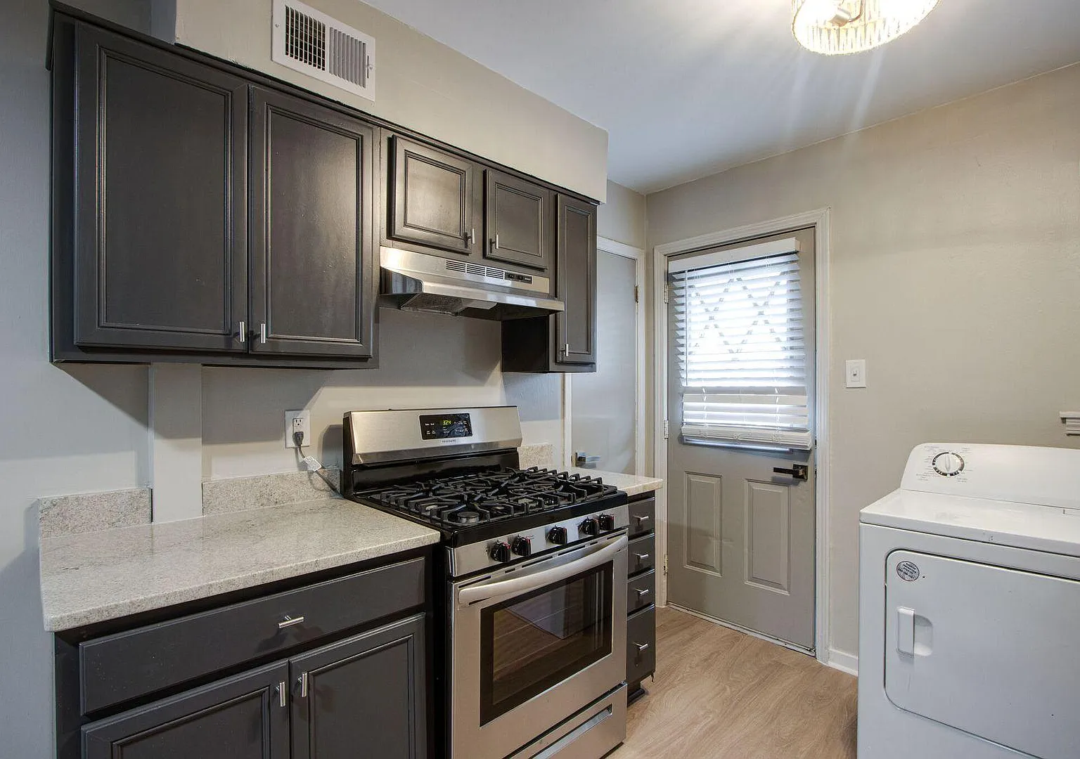 540 N Mendenhall Rd — Photo 2