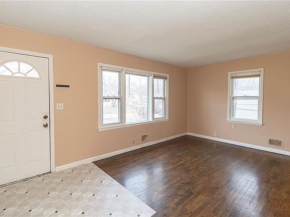 2nd image of 7109 N Cherry Ln