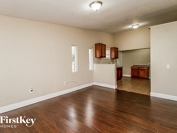 3rd image of 1013 Orange Ave