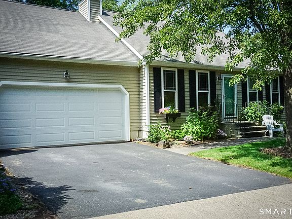 2nd image of 55 Moss Glen