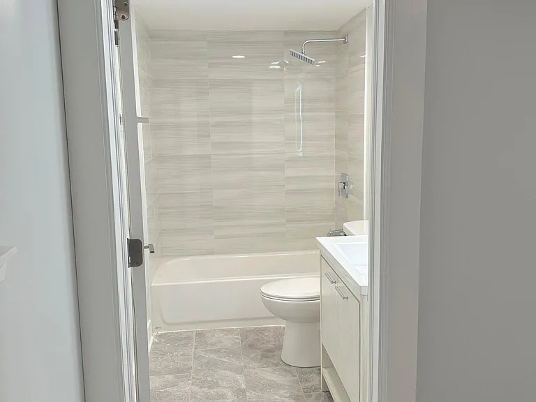 2440 W Iowa St #1F — Photo 18