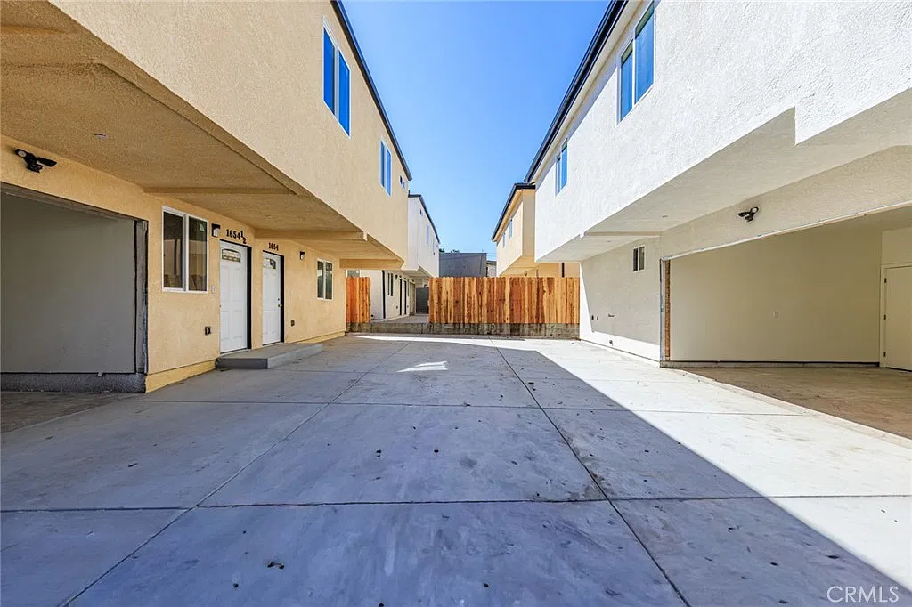 4 bed, 1826 sqft, $3,754 — Photo 2