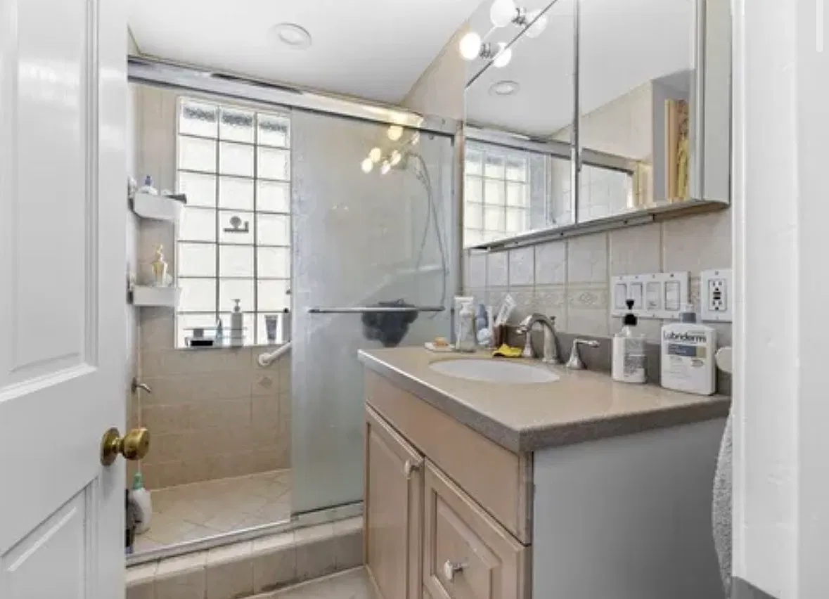 3 bed, 1018 sqft, $3,400 — Photo 4