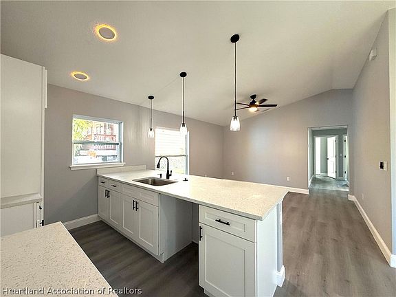 3rd image of 623 Lemon Ave