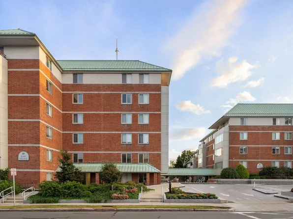 193 Oak St APT 205E, Newton Upper Falls, MA 02464
