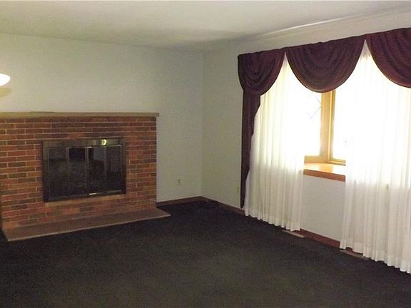 3rd image of 1440 Howell Rd