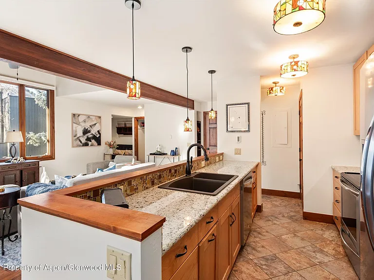 374 Meadow Ranch Dr — Photo 9