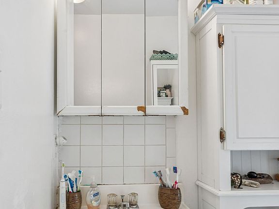 4th image of 4149 Ridge Ave #1C