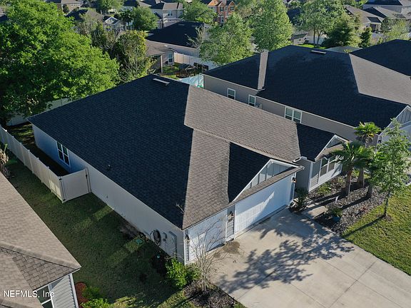 3rd image of 694 NORTHSIDE Drive S