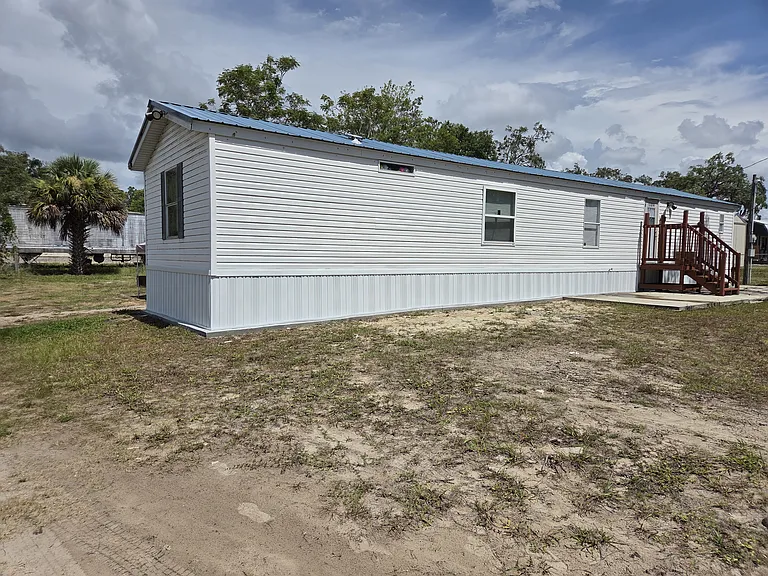 17014 Meridian Blvd — Photo 2