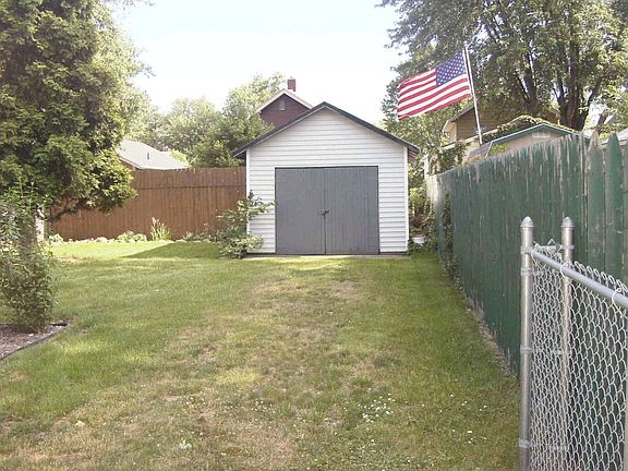 4th image of 1742 Adelaide Blvd
