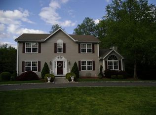 30 Oakview Dr, Stratford, CT 06614