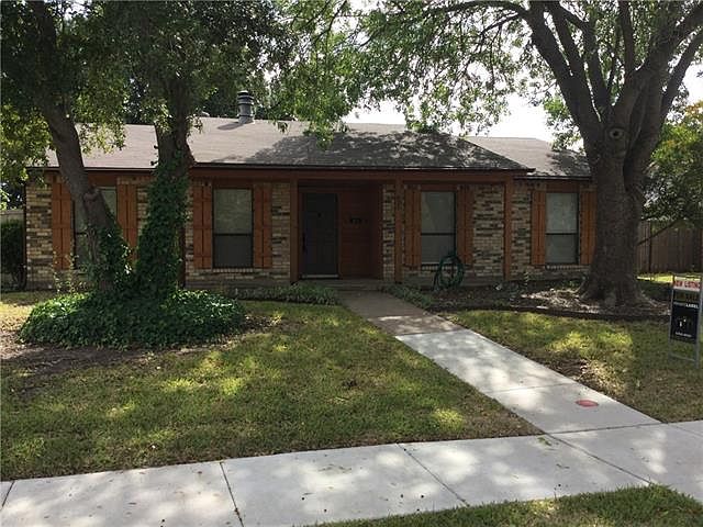 1st image of 401 Willow Springs Dr