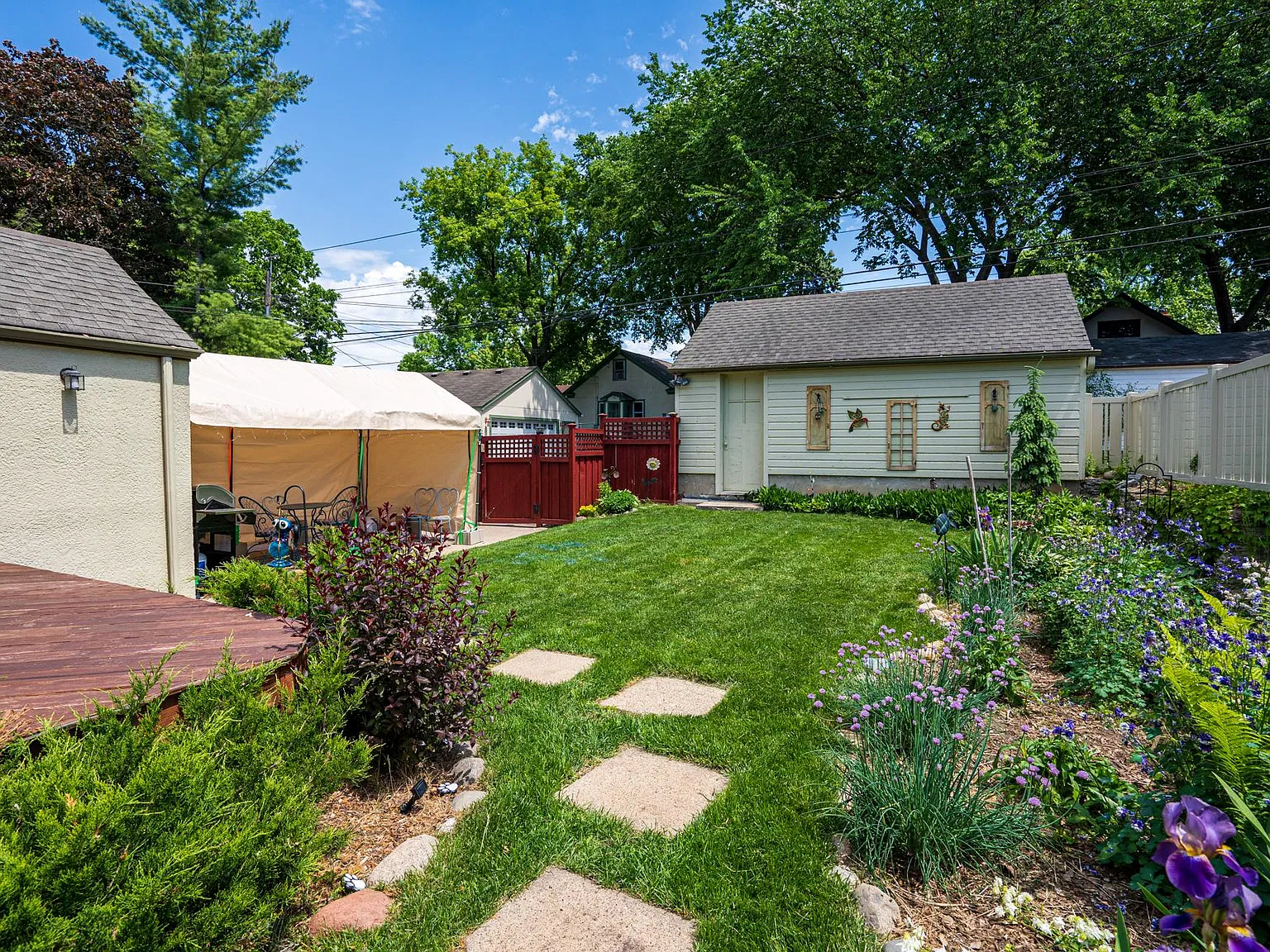 3 bed, 2300 sqft, $4,300 — Photo 4