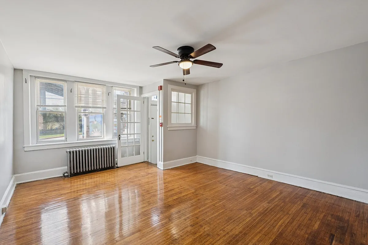 Building Photo - 4133 Ridge Ave #1