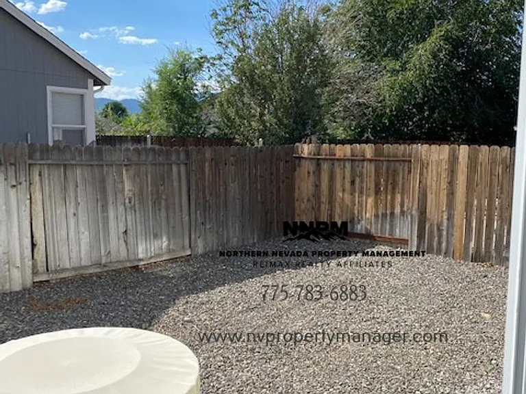1317 Windsor Dr — Photo 12