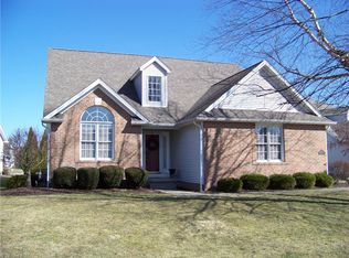 111 Lake Pointe Cir #111, Canfield, OH 44406