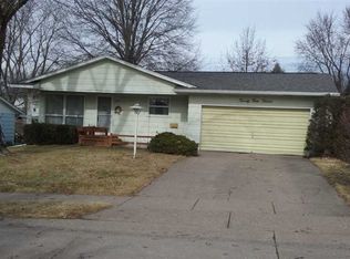 2412 W 43rd St, Davenport, IA 52806