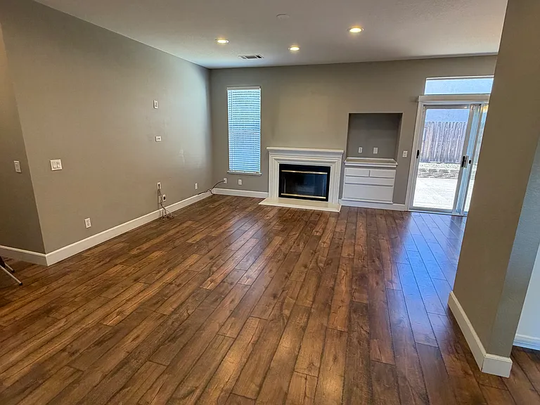 1605 Paseo Flores Dr — Photo 3