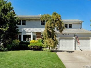 843 Outlook Ave, West Babylon, NY 11704