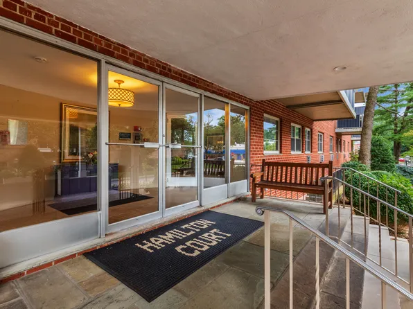 Hamilton Court Apartments