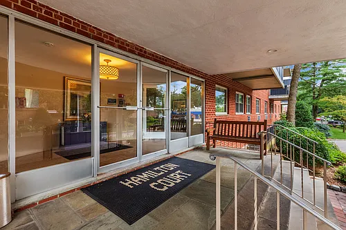 Hamilton Court Apartments Photo 1