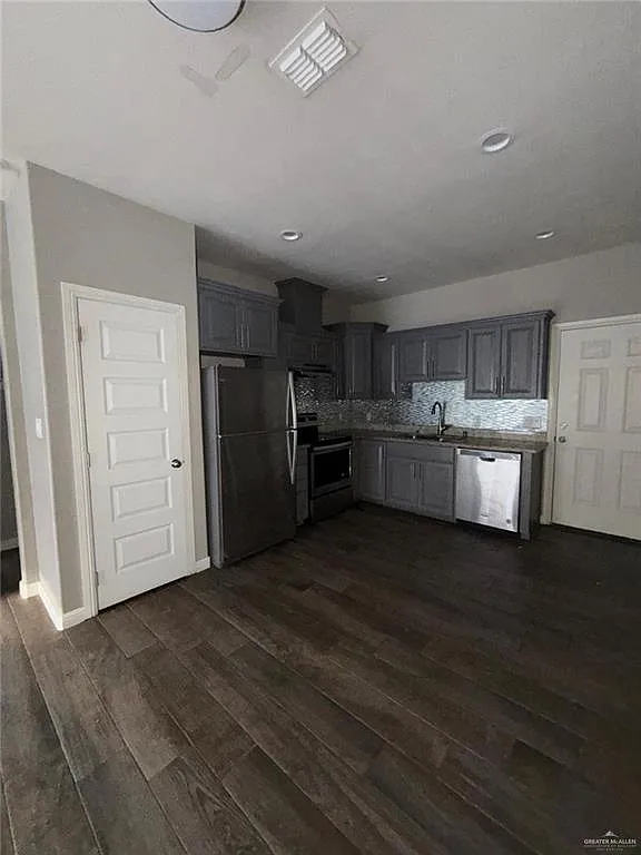 3 bed, 2.0 bath, 1100 sqft, $1,100 — Photo 4