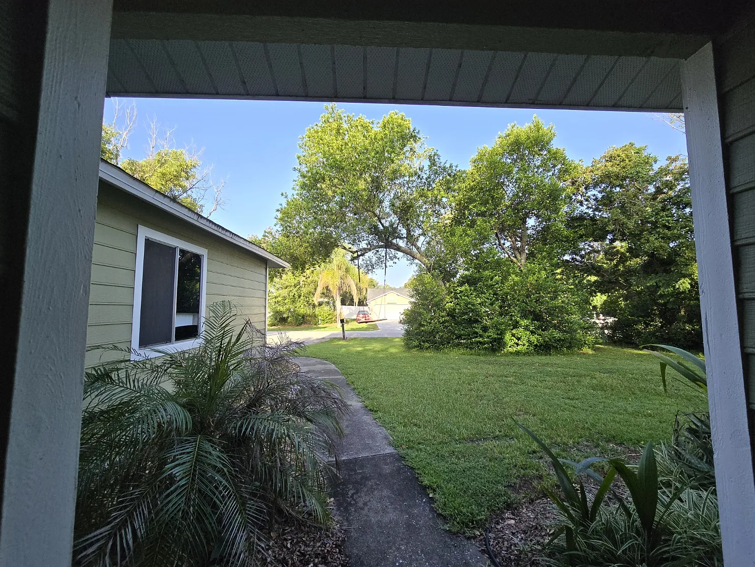 1545 Maxwell Ln — Photo 3