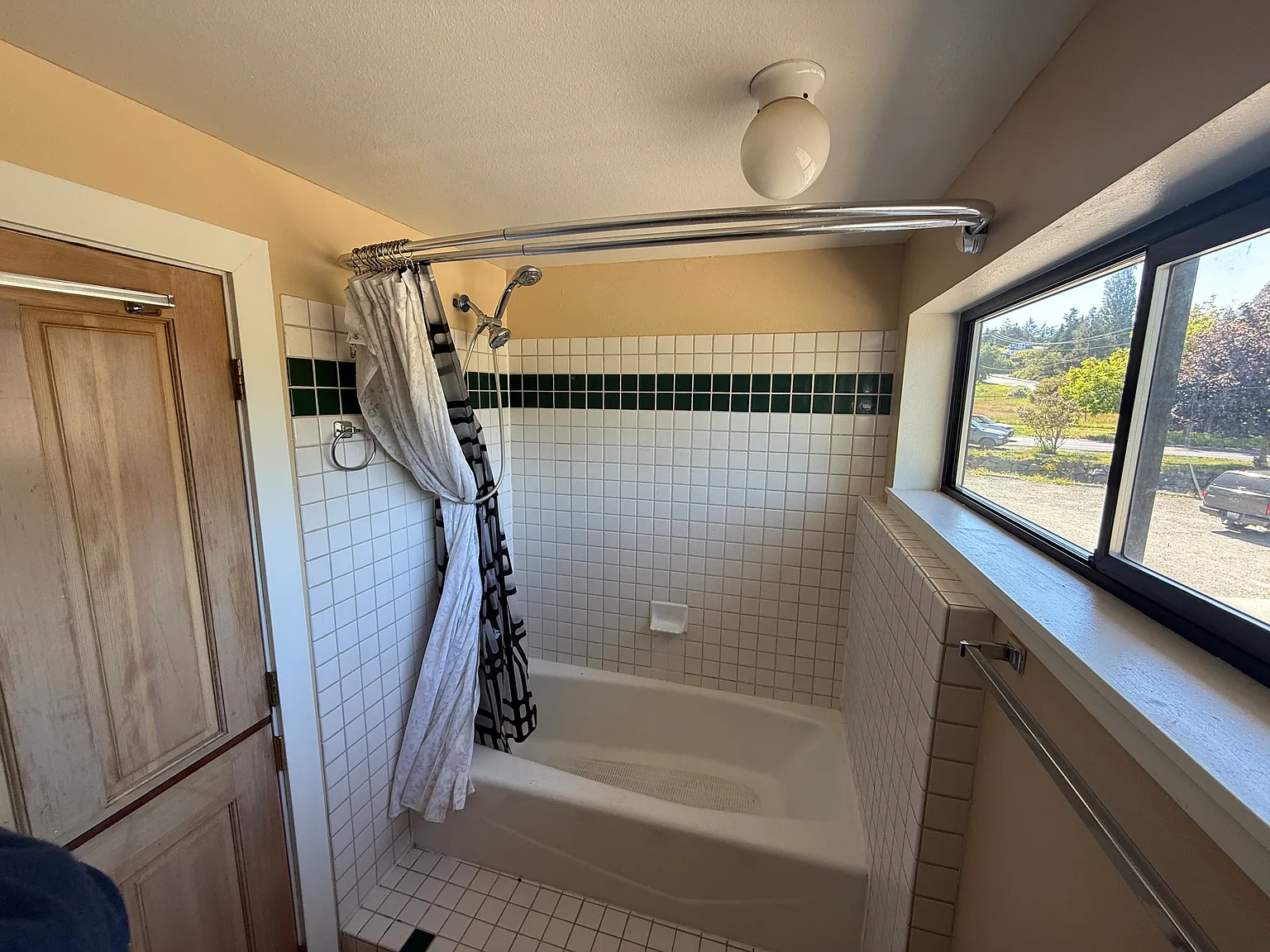 Studio, 875 sqft, $1,260 — Photo 4