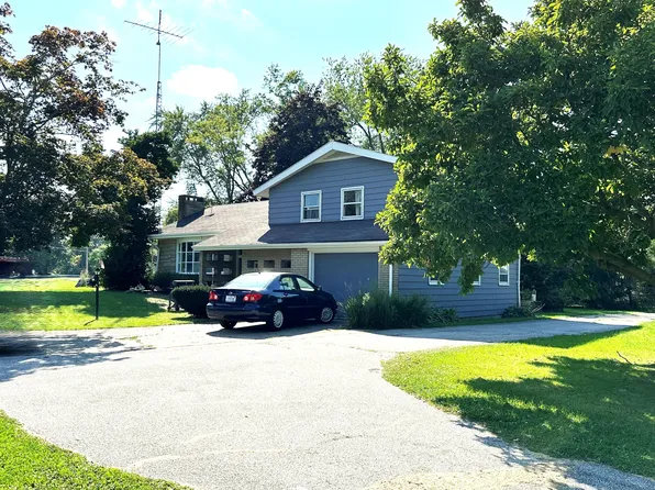 827 N Main St, Watervliet, MI 49098