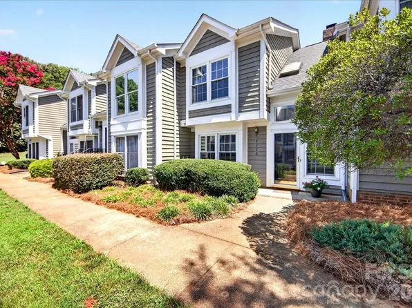 8220 Legare Ct, Charlotte, NC 28210