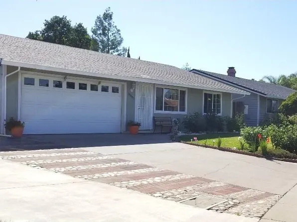 18887 N Coquille Dr, Lockeford, CA 95237