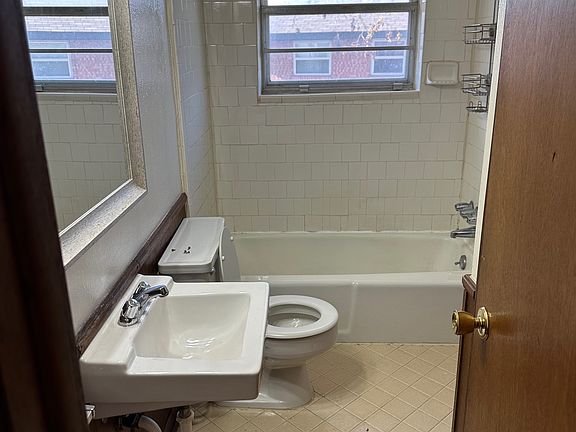 5th image of 912 Deonne Cir