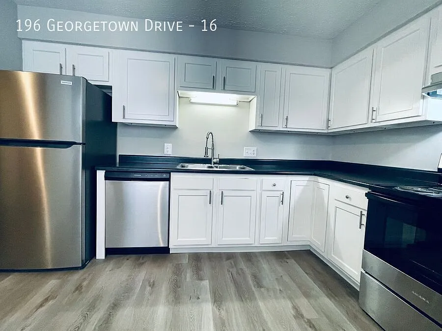 Newly Renovated 2 Bed 2.5 Bath Townhome In Delaware — Photo 4