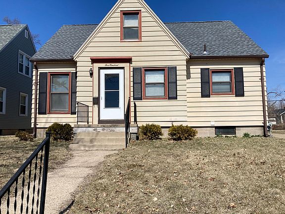 4th image of 500 32nd St NE