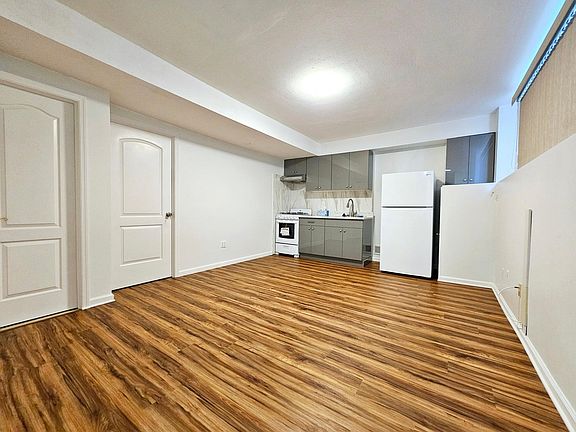 2nd image of 888 Rockland Ave
