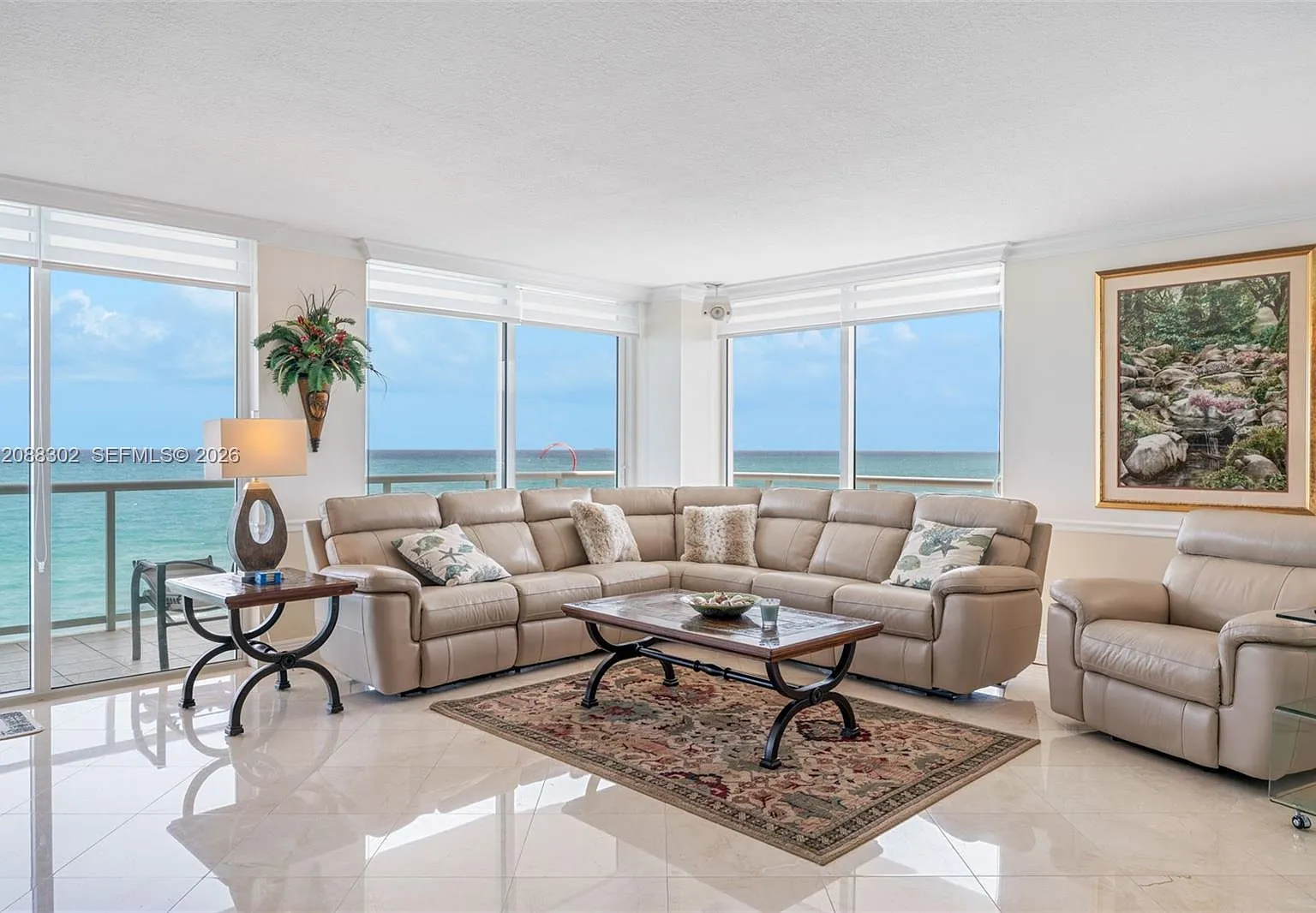 3 bed, 2.5 bath, 2260 sqft, $10,000 — Photo 3