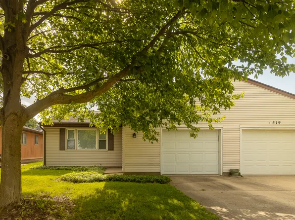 1521 Pebblewood Dr #1521, Sycamore, IL 60178