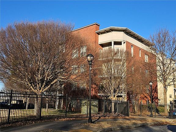 2nd image of 870 Mayson Turner Rd NW Unit 1339