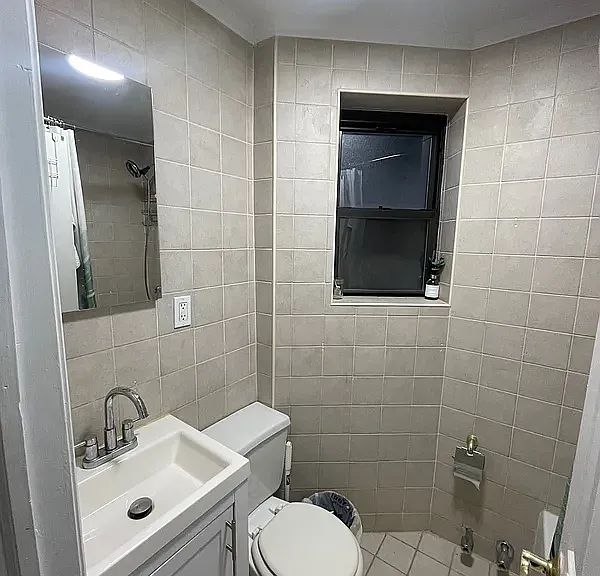 410 W 51st St #101 — Photo 4