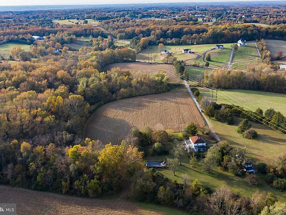 5th image of 54 Locust Grove Farm Ln